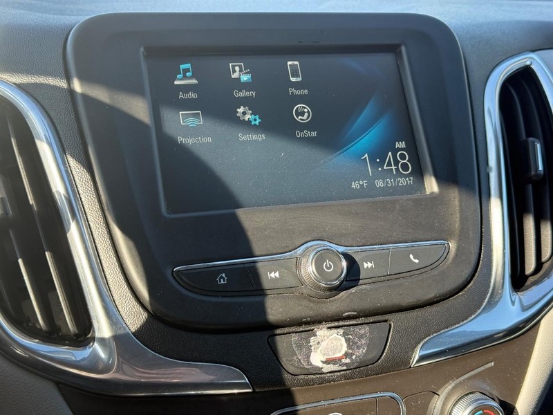 Chevrolet Equinox Vehicle Image 16