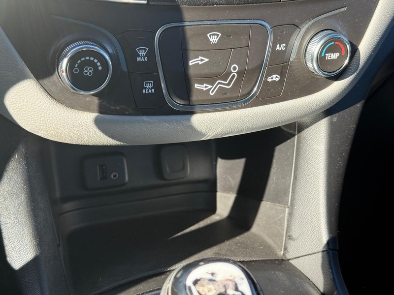 Chevrolet Equinox Vehicle Image 18