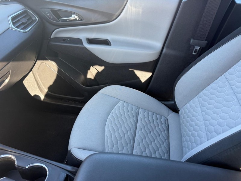 Chevrolet Equinox Vehicle Image 20