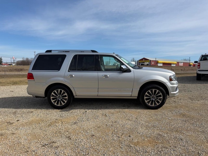 Lincoln Navigator Vehicle Image 02