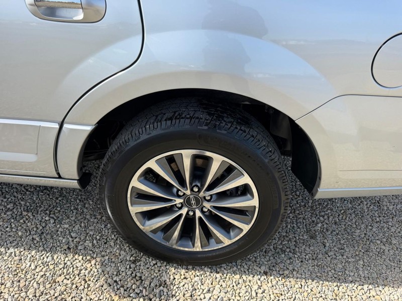 Lincoln Navigator Vehicle Image 07