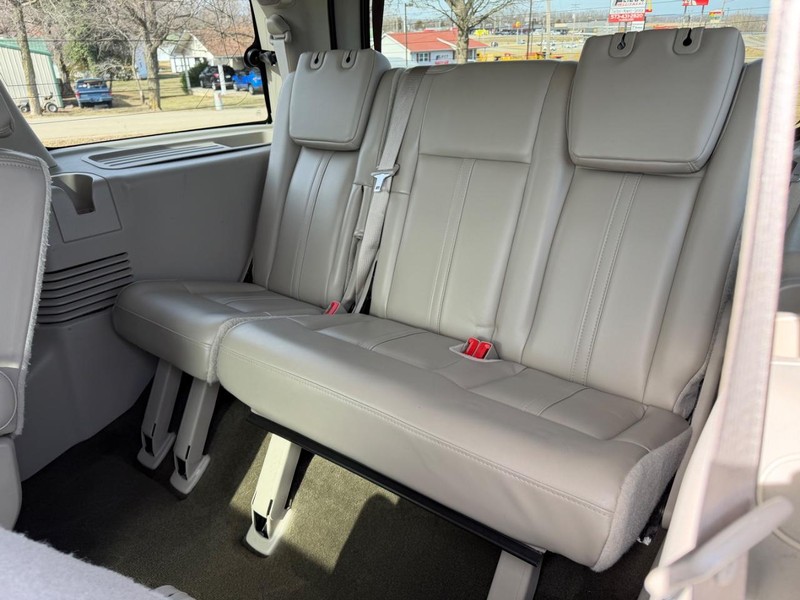 Lincoln Navigator Vehicle Image 08