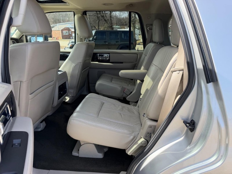 Lincoln Navigator Vehicle Image 09