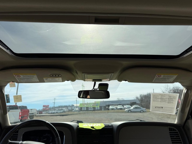 Lincoln Navigator Vehicle Image 11