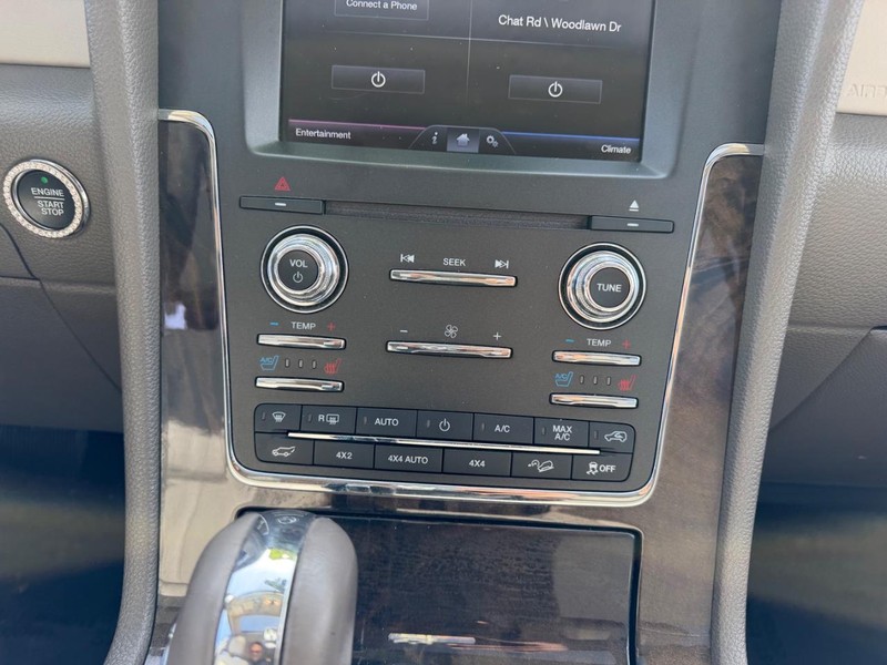 Lincoln Navigator Vehicle Image 17