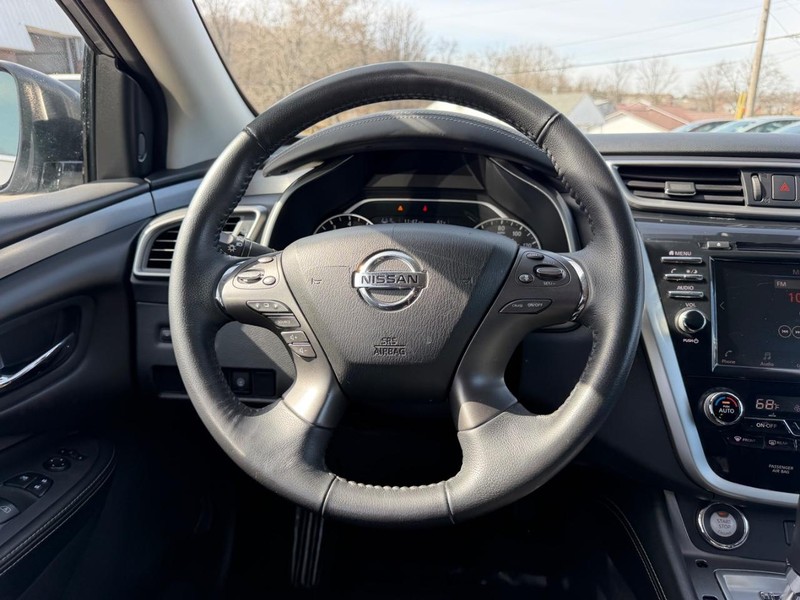 Nissan Murano Vehicle Image 09