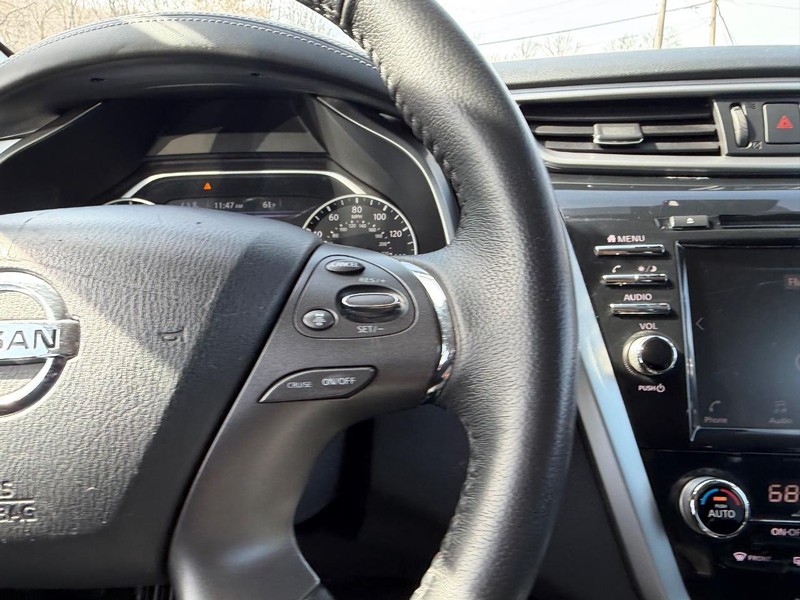 Nissan Murano Vehicle Image 11