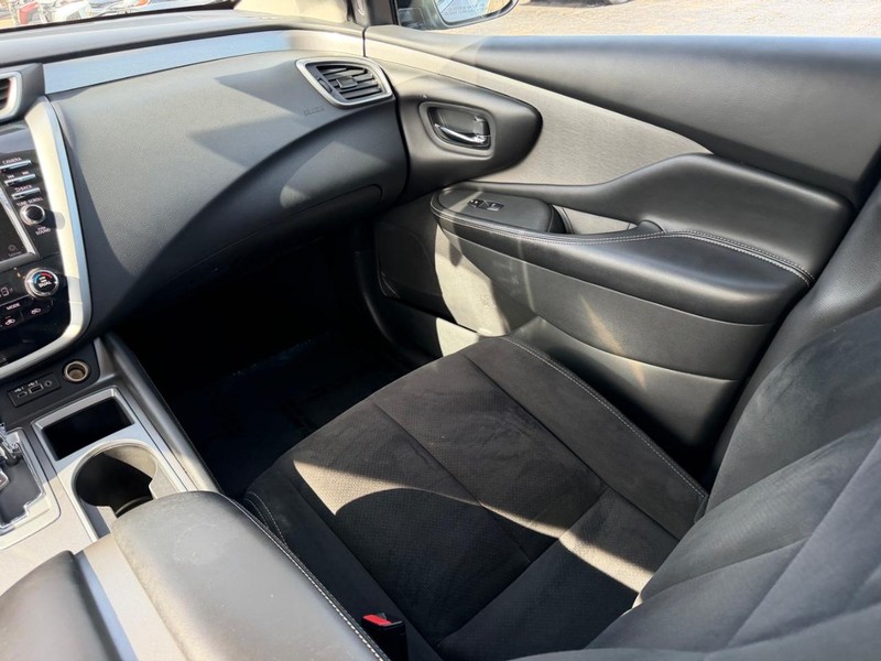 Nissan Murano Vehicle Image 15