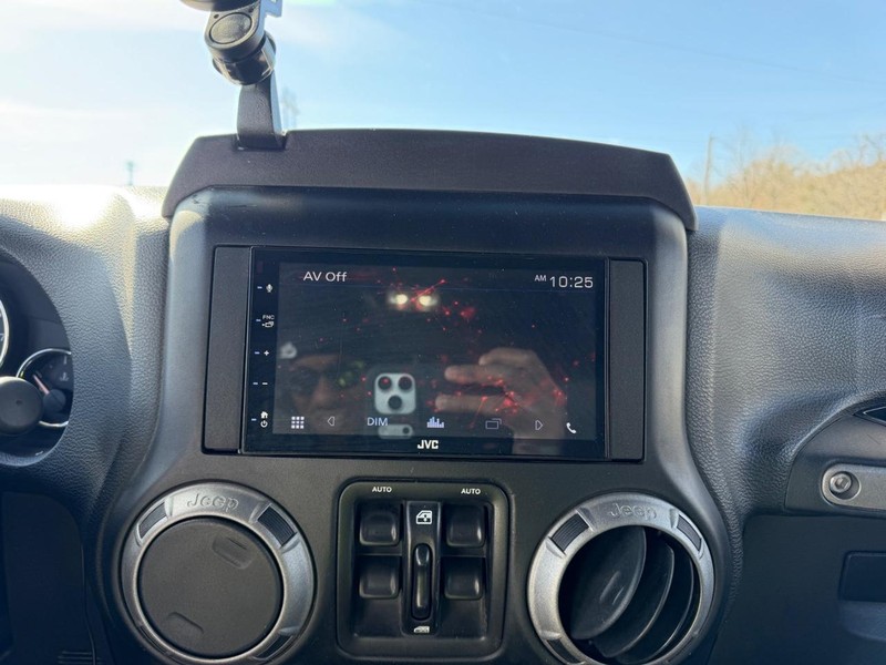 Jeep Wrangler Unlimited Vehicle Image 12