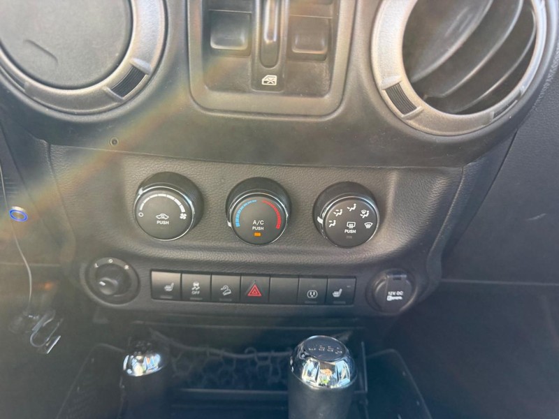 Jeep Wrangler Unlimited Vehicle Image 13