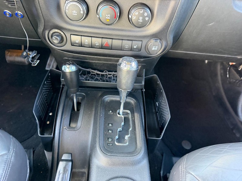 Jeep Wrangler Unlimited Vehicle Image 14