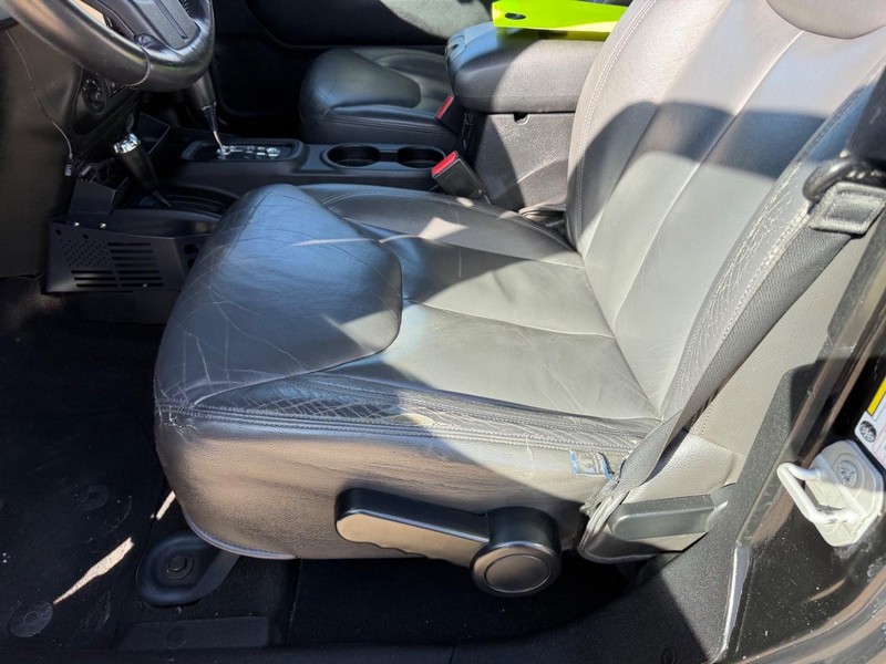 Jeep Wrangler Unlimited Vehicle Image 17