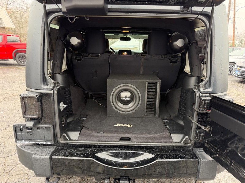 Jeep Wrangler Unlimited Vehicle Image 05