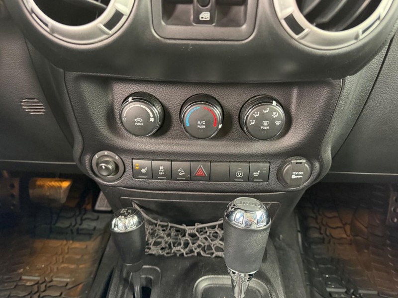 Jeep Wrangler Unlimited Vehicle Image 13