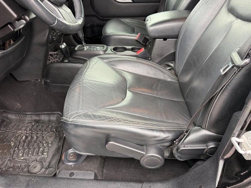 Jeep Wrangler Unlimited Vehicle Image 17