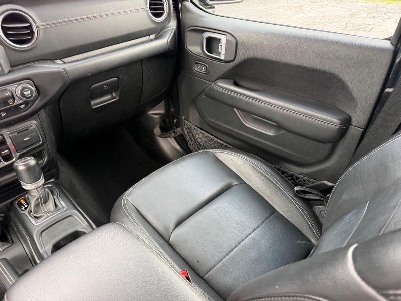 Jeep Wrangler Unlimited Vehicle Image 15