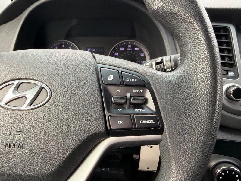 Hyundai Tucson Vehicle Image 10
