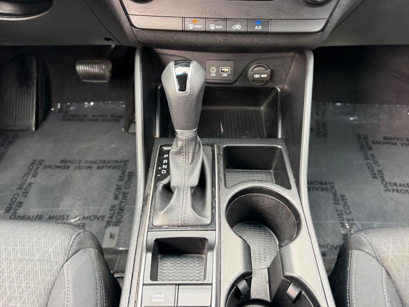 Hyundai Tucson Vehicle Image 13