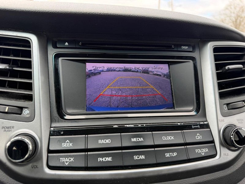 Hyundai Tucson Vehicle Image 18