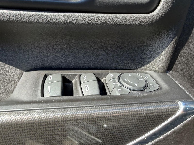 GMC Sierra 2500HD Vehicle Image 16