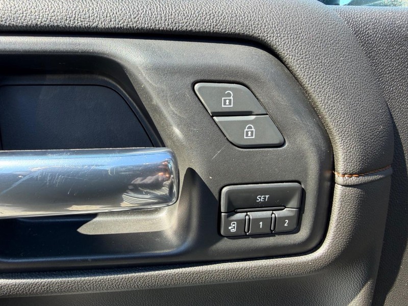 GMC Sierra 2500HD Vehicle Image 17