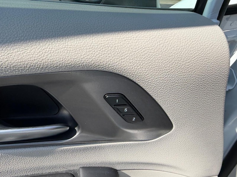 Chrysler Pacifica Vehicle Image 20