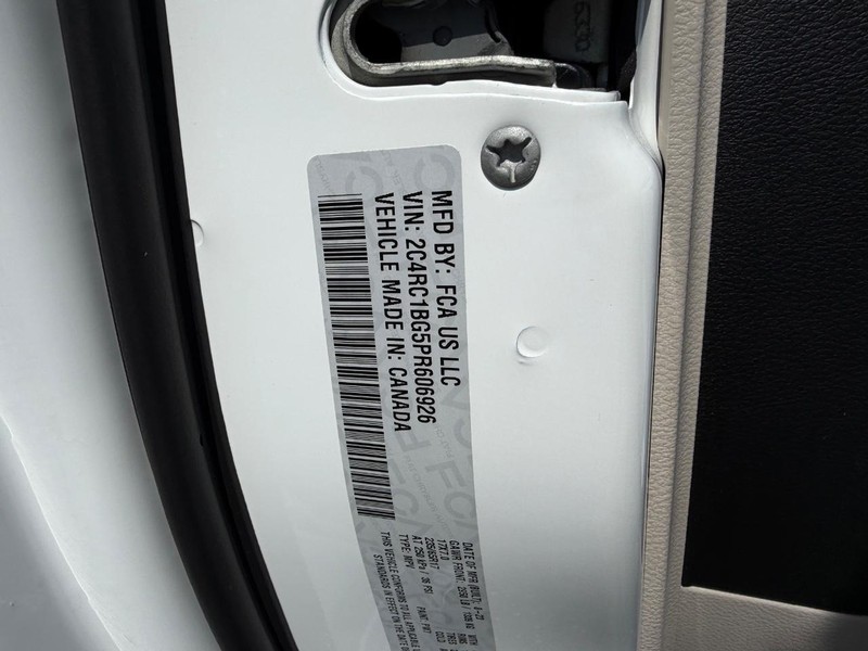 Chrysler Pacifica Vehicle Image 24