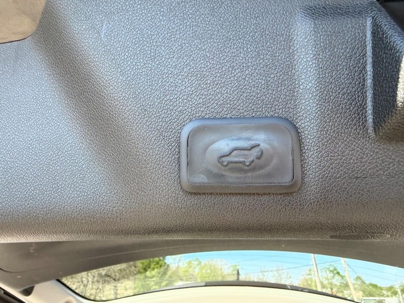 GMC Acadia Vehicle Image 06