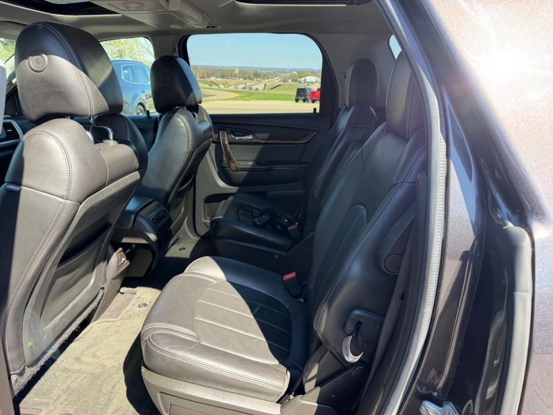 GMC Acadia Vehicle Image 09