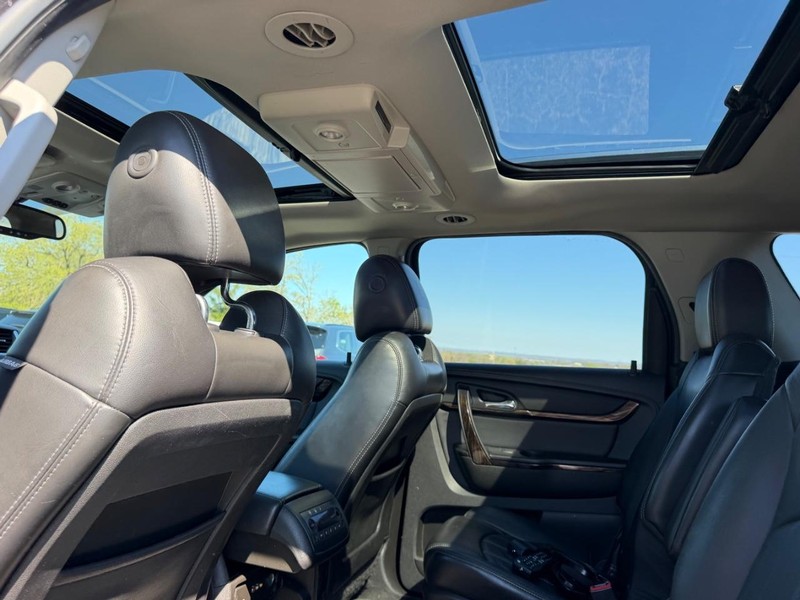 GMC Acadia Vehicle Image 10