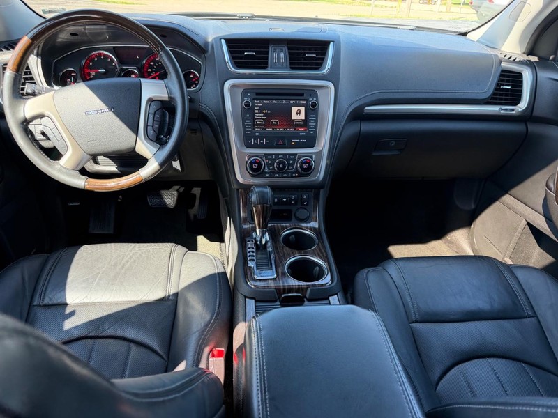 GMC Acadia Vehicle Image 13