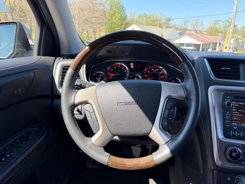 GMC Acadia Vehicle Image 14