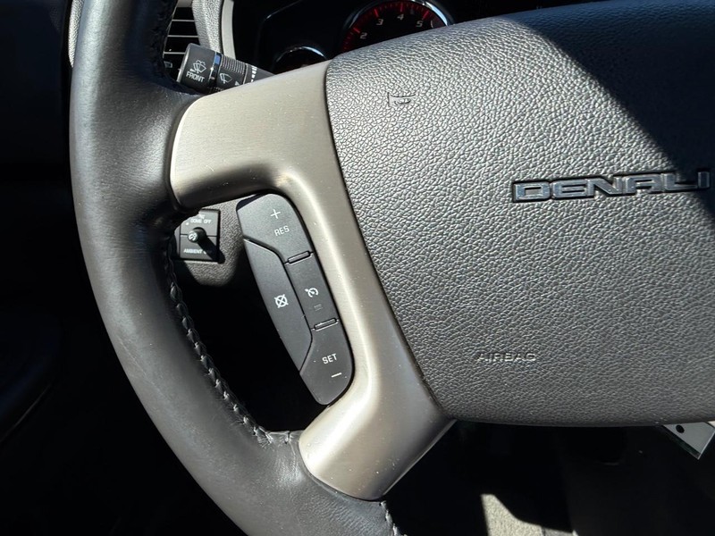 GMC Acadia Vehicle Image 15