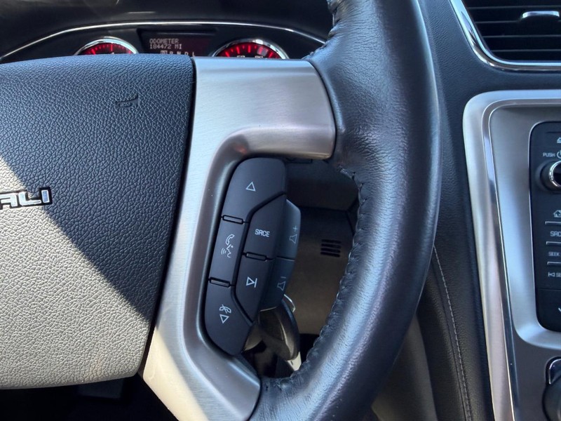 GMC Acadia Vehicle Image 16