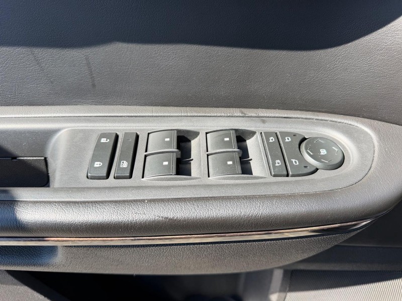 GMC Acadia Vehicle Image 21