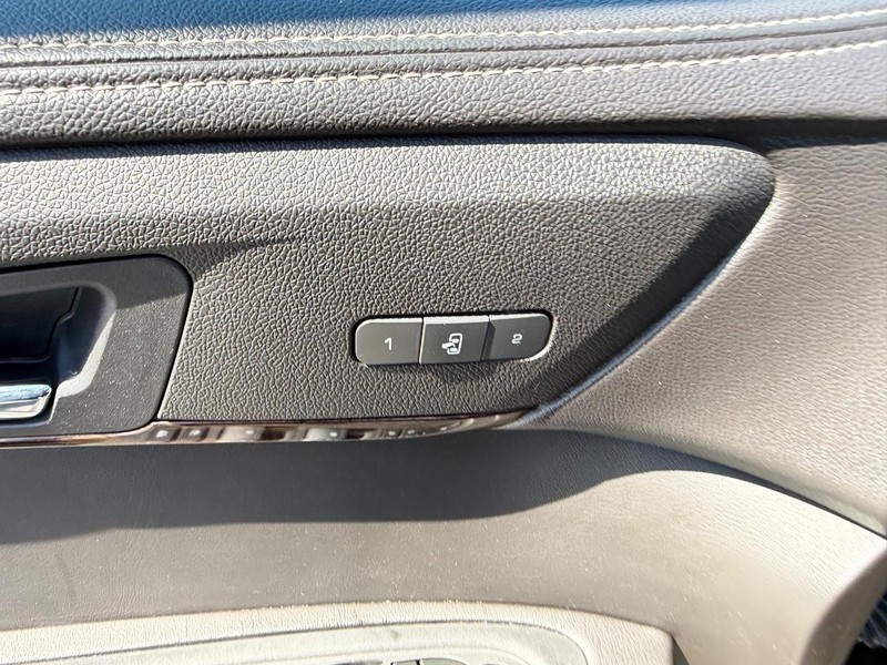 GMC Acadia Vehicle Image 22