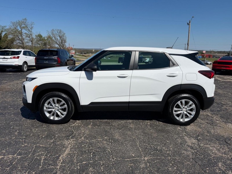 Chevrolet TrailBlazer Vehicle Image 02