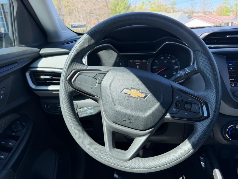 Chevrolet TrailBlazer Vehicle Image 09