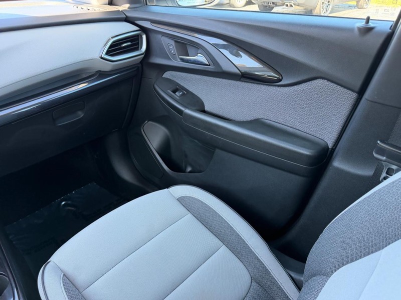 Chevrolet TrailBlazer Vehicle Image 14