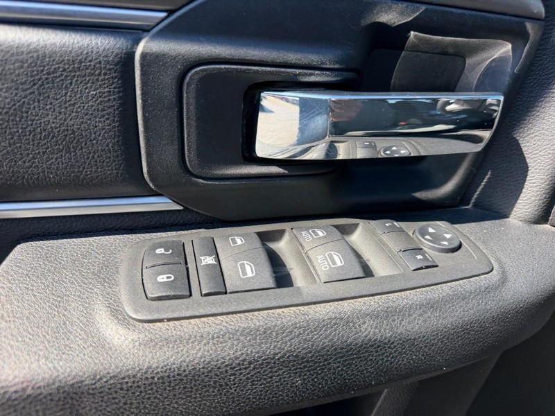 Ram 1500 Classic Vehicle Image 16