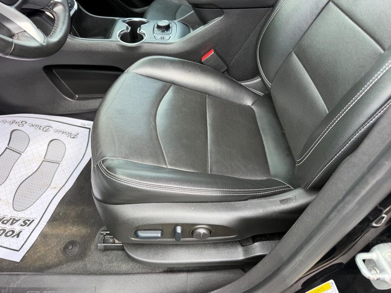 GMC Terrain Vehicle Image 16