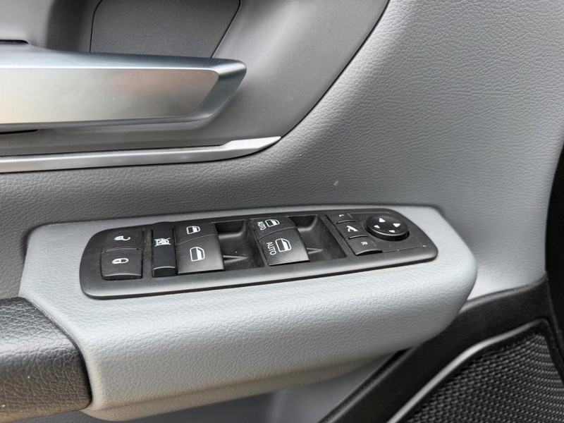 Ram 1500 Vehicle Image 16