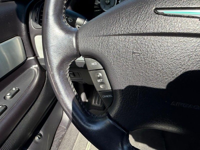 Ford Thunderbird Vehicle Image 12