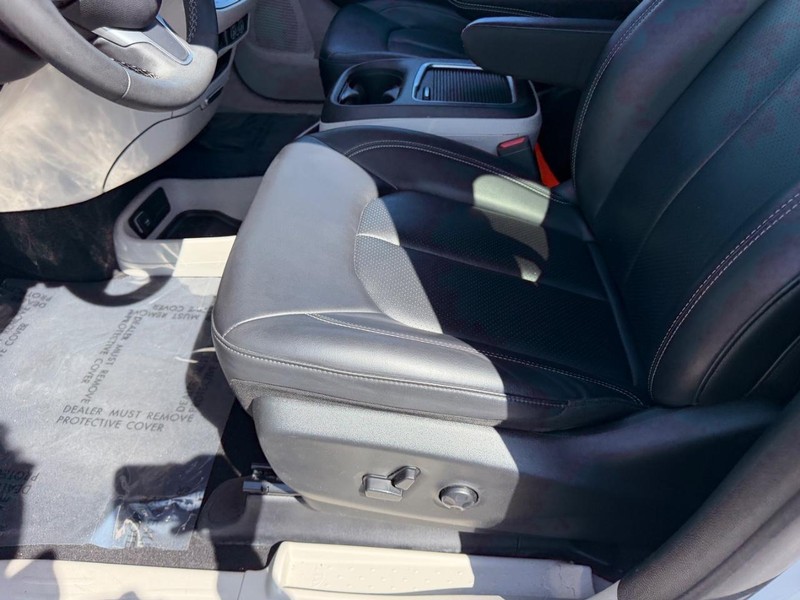 Chrysler Pacifica Vehicle Image 20