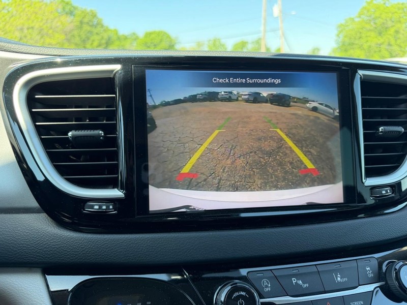 Chrysler Pacifica Vehicle Image 22