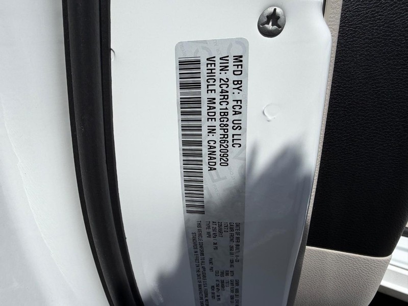 Chrysler Pacifica Vehicle Image 23