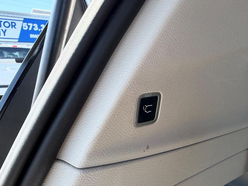 Chrysler Pacifica Vehicle Image 05