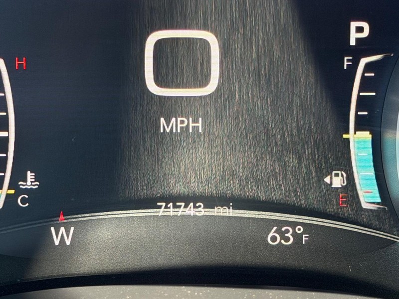 Chrysler Pacifica Vehicle Image 21