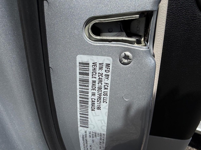 Chrysler Pacifica Vehicle Image 23