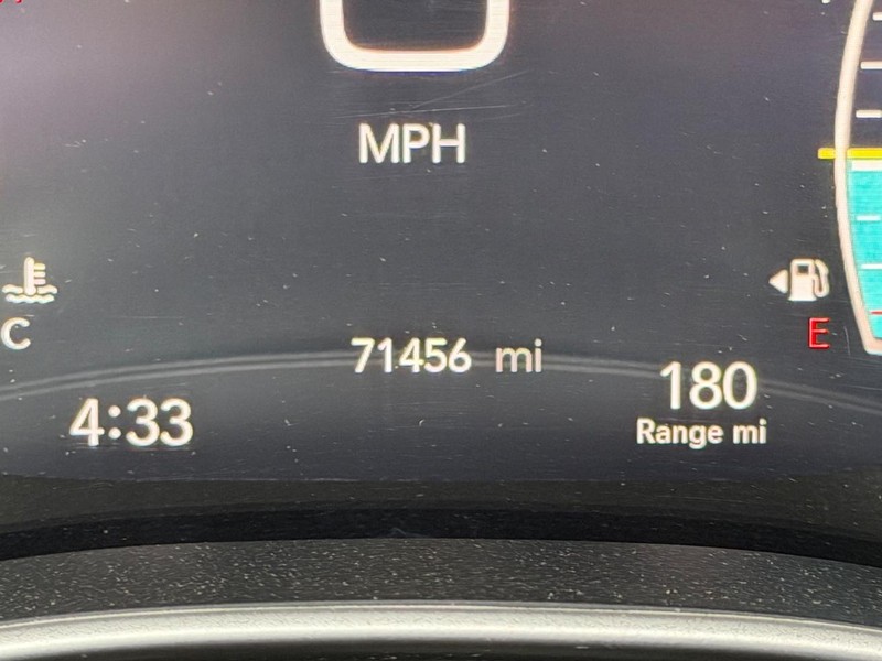 Chrysler Pacifica Vehicle Full-screen Gallery Image 22